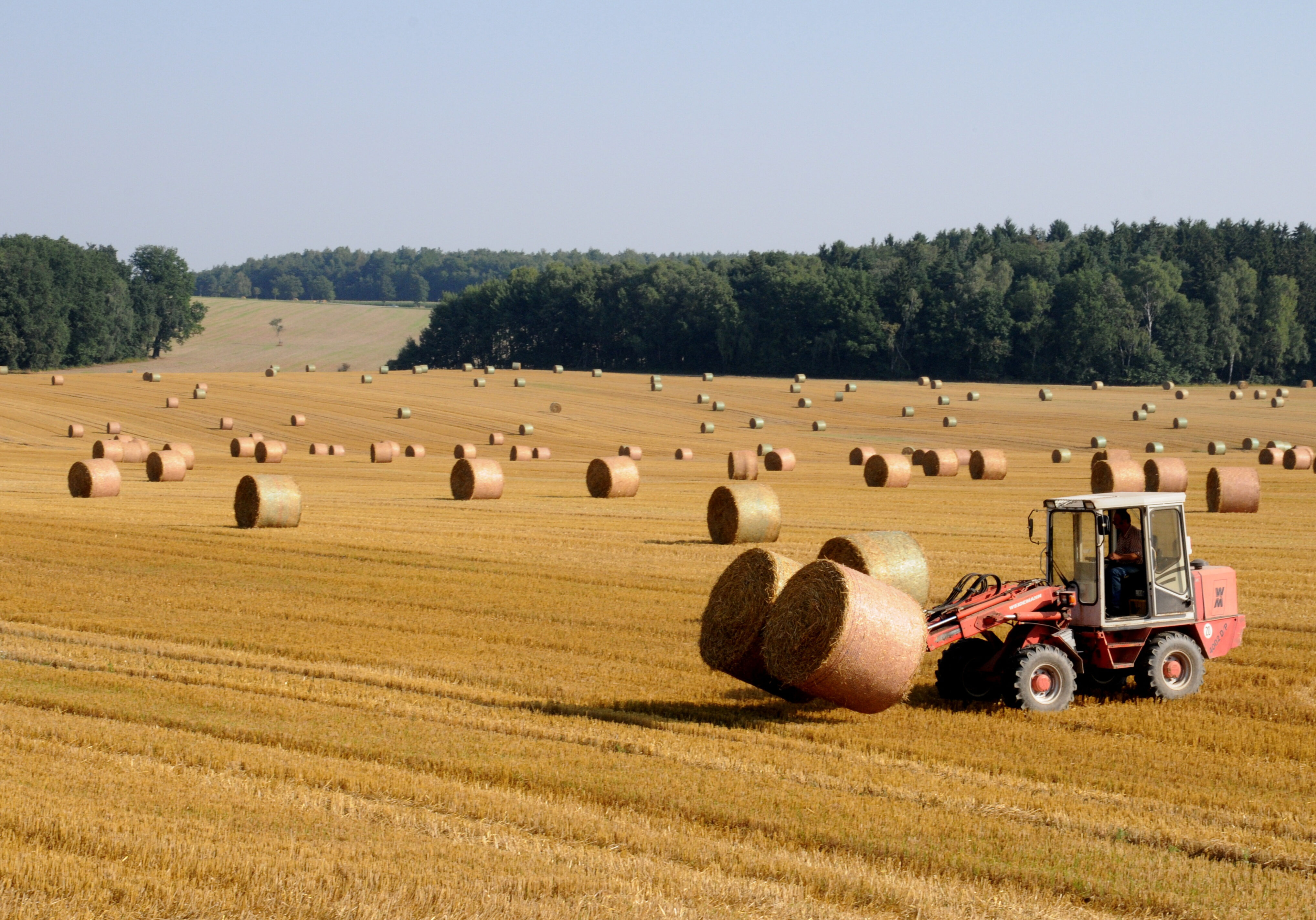 landscape-hay-tractor-field-farm-prairie-719373-pxhere.com