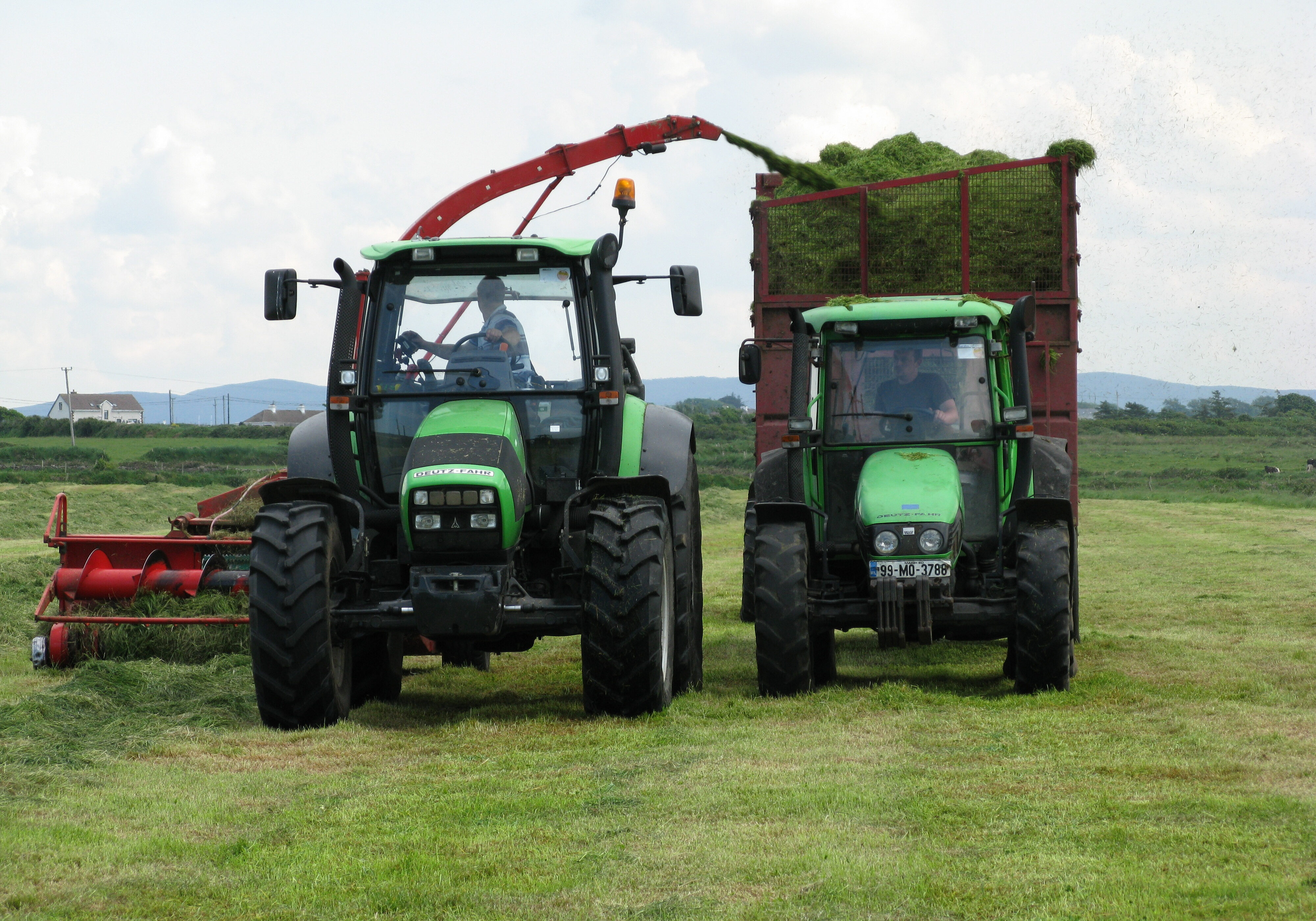 work-grass-tractor-field-farm-meadow-911922-pxhere.com